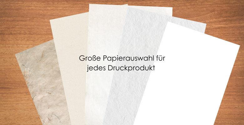 Papierbögen unterschiedlicher farbiger Etikettenpapiere